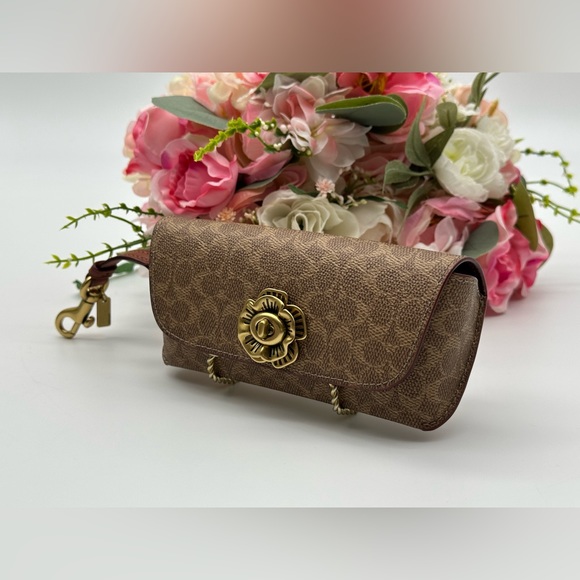 Coach Sunglass Signature Canvas Case - Picture 3 of 15
